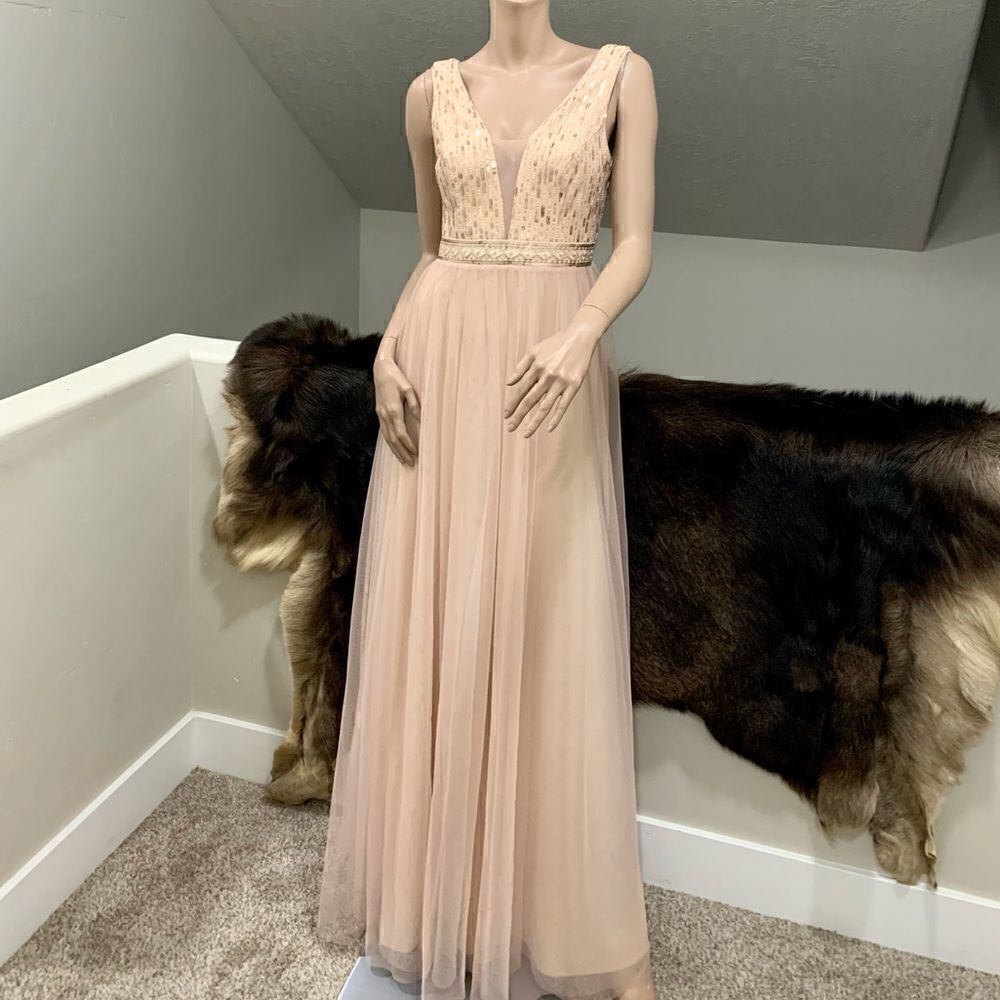 Elegant Sequined Florallace Doublev-Neckpartydress